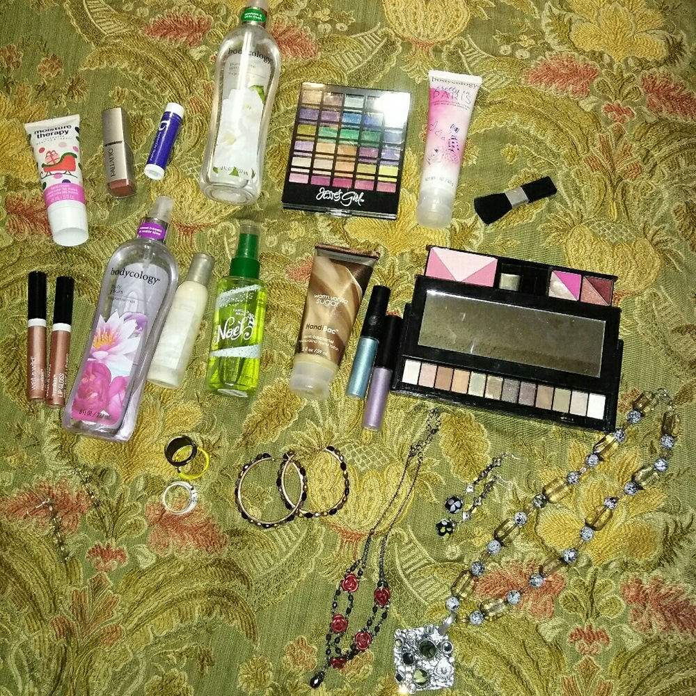 Misc jewelry body mist make up bundle