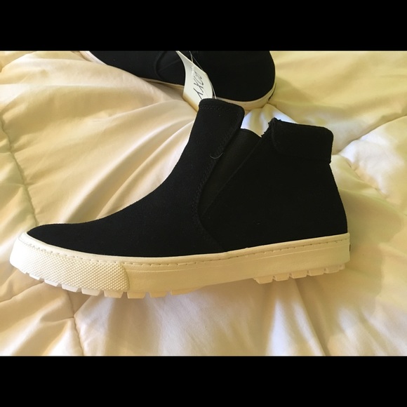 Black Roxy Boots - Picture 4 of 6