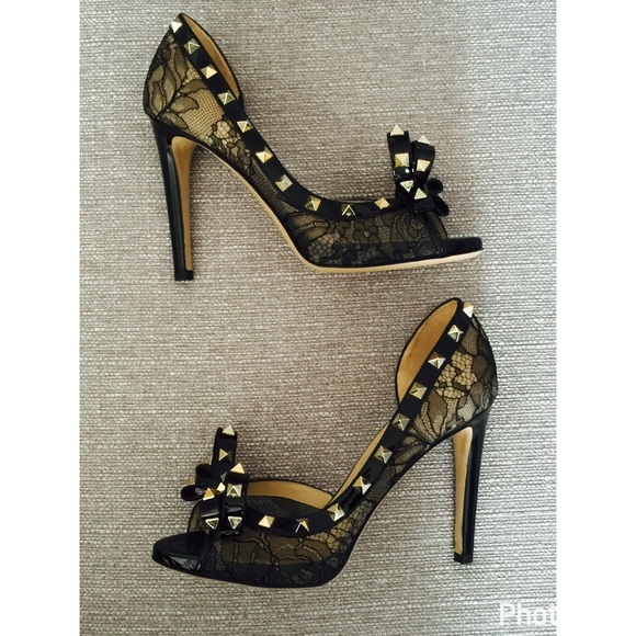 ❌SOLD ❌Valentino Black Lace Rockstud D'Orsay Pumps - Picture 3 of 8