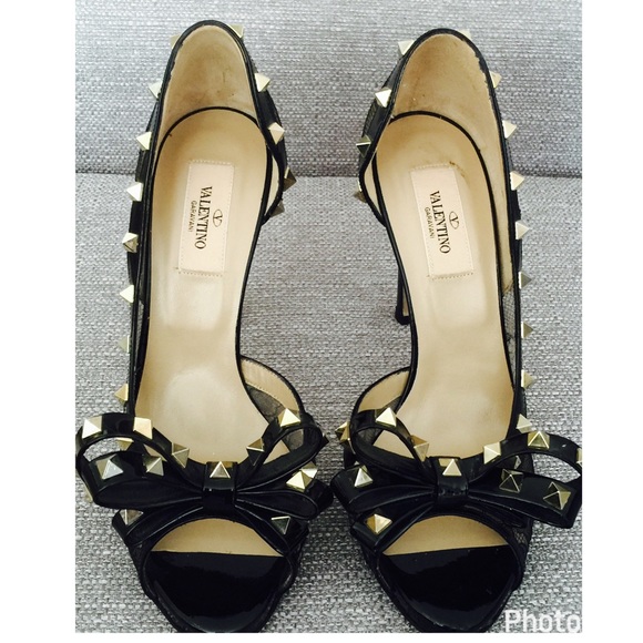 ❌SOLD ❌Valentino Black Lace Rockstud D'Orsay Pumps - Picture 2 of 8