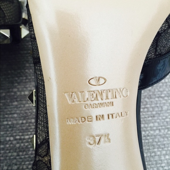 ❌SOLD ❌Valentino Black Lace Rockstud D'Orsay Pumps - Picture 7 of 8