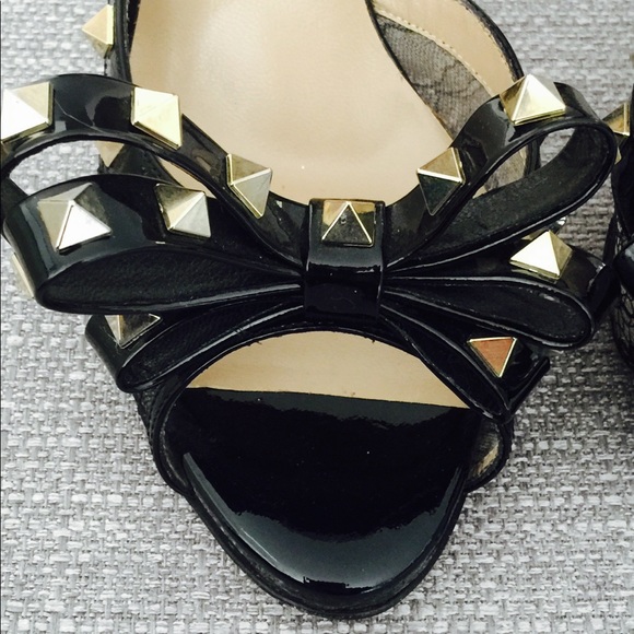 ❌SOLD ❌Valentino Black Lace Rockstud D'Orsay Pumps - Picture 8 of 8