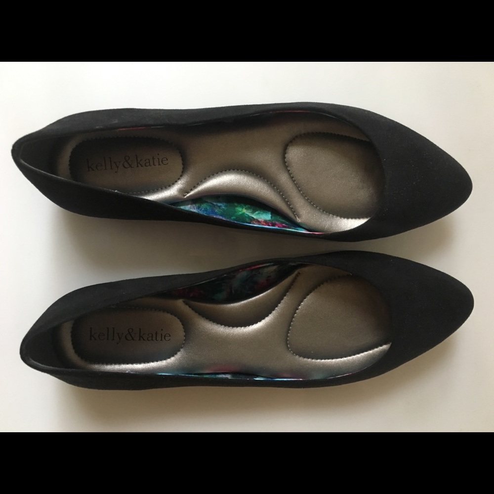 Cute black flats!