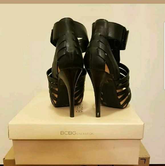 BCBG Strappy gladiator shoes, leather size 7.5 - Picture 3 of 4