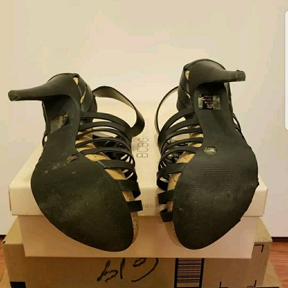 BCBG Strappy gladiator shoes, leather size 7.5 - Picture 4 of 4