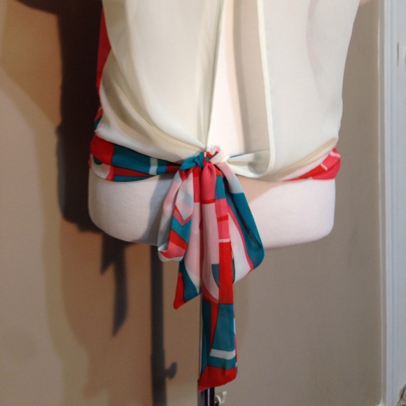 Sheer Split Back Top - Picture 4 of 6