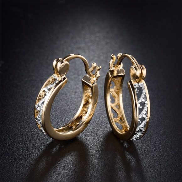 ❤️4 for $20 Sale❤️ 10k Gold plated Hoop Earrings - Picture 4 of 4