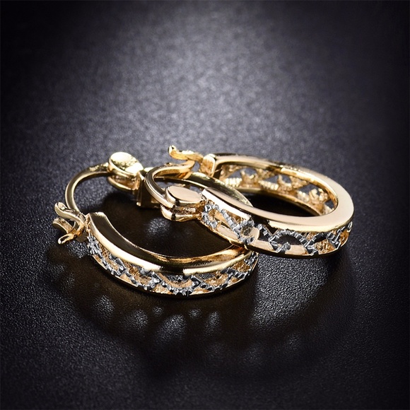 ❤️4 for $20 Sale❤️ 10k Gold plated Hoop Earrings - Picture 3 of 4