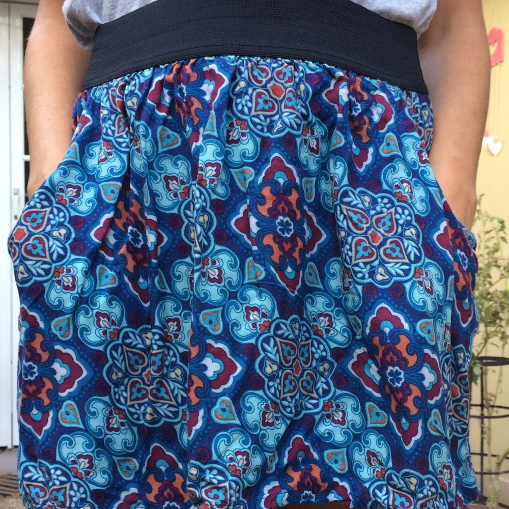 Patterned skirt - Picture 2 of 5