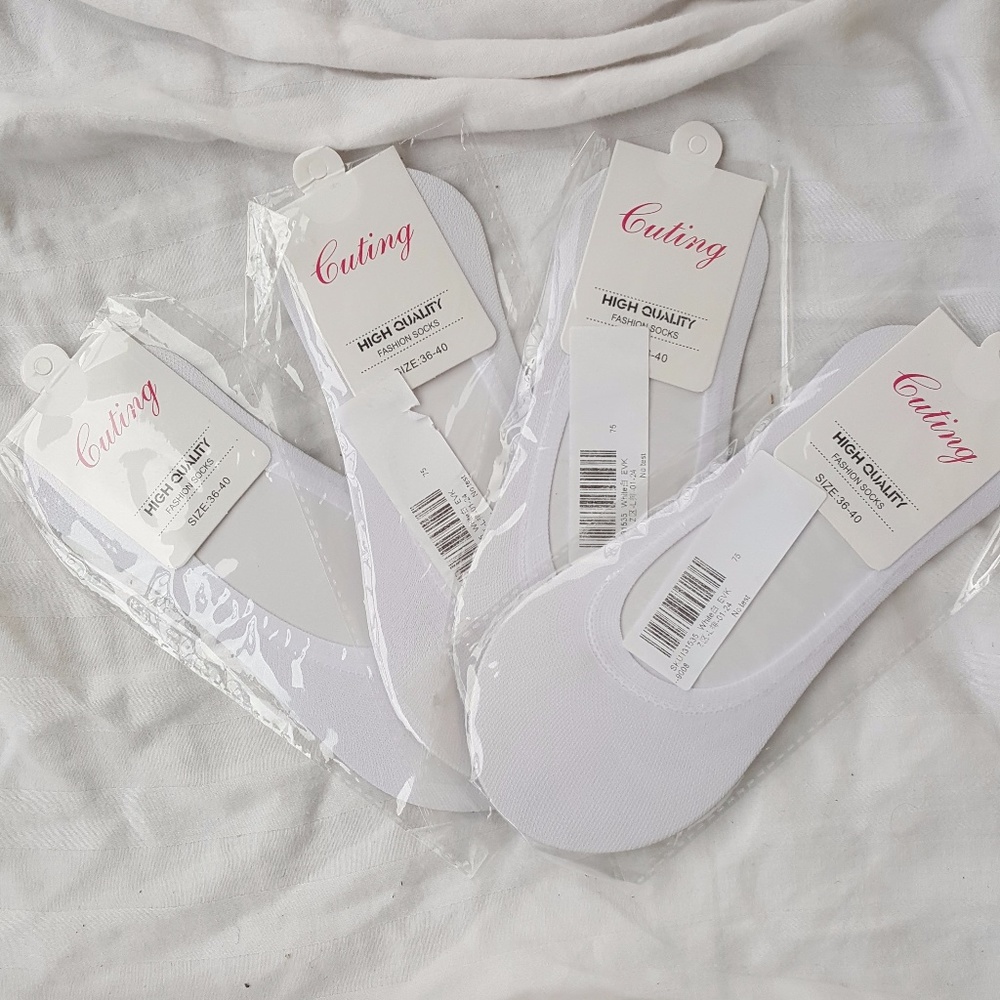 NWT 4 pairs of no-show socks