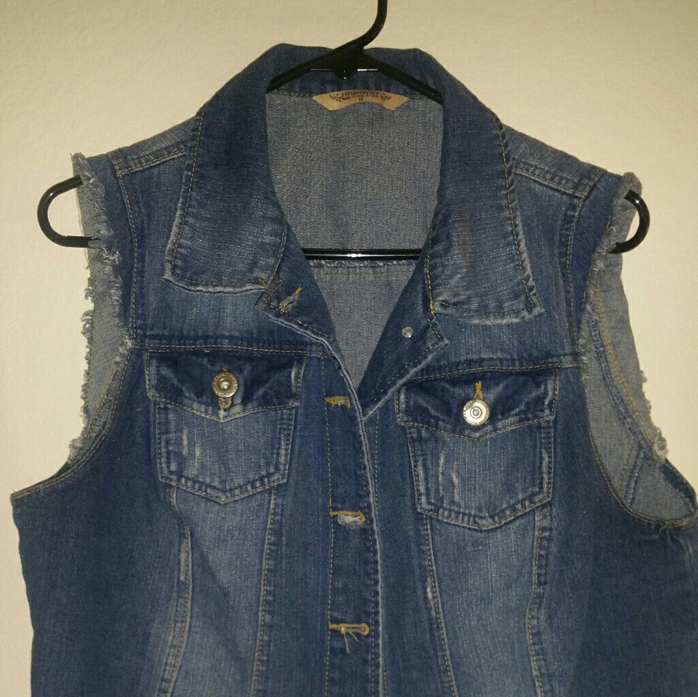 Cropped Jean vest