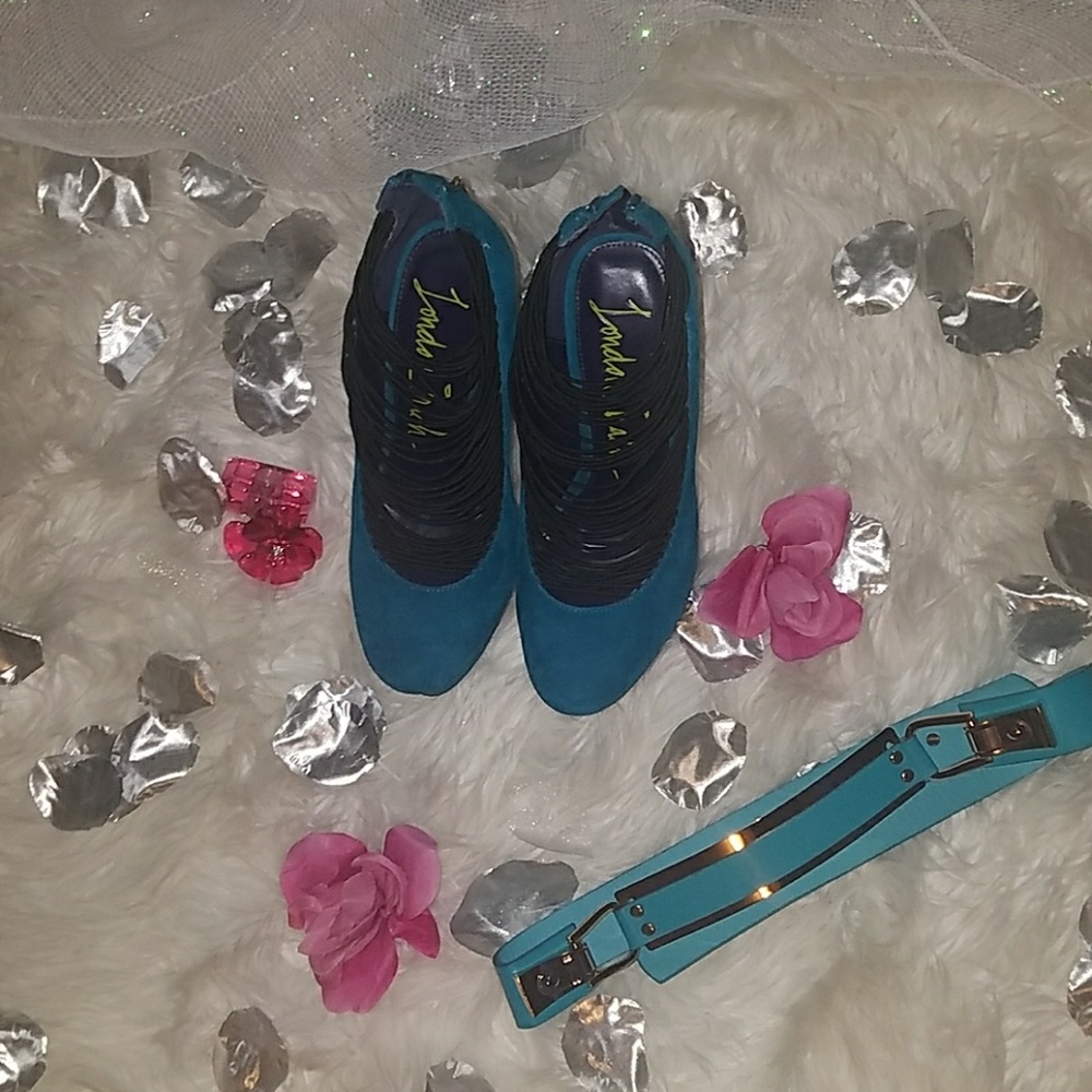 Stylish Suede shoes.  Free 🎁 Brand new