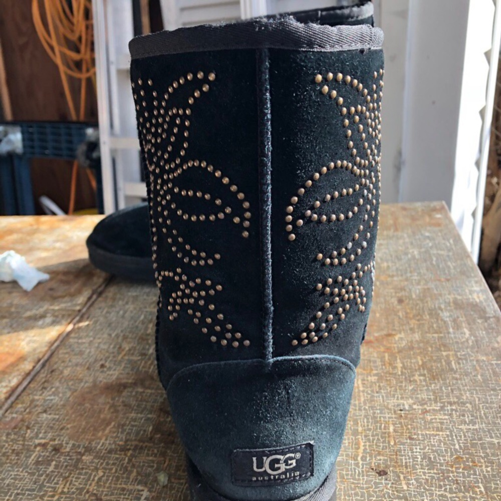 Ugg short boots