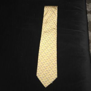 Vineyard vines yellow tie