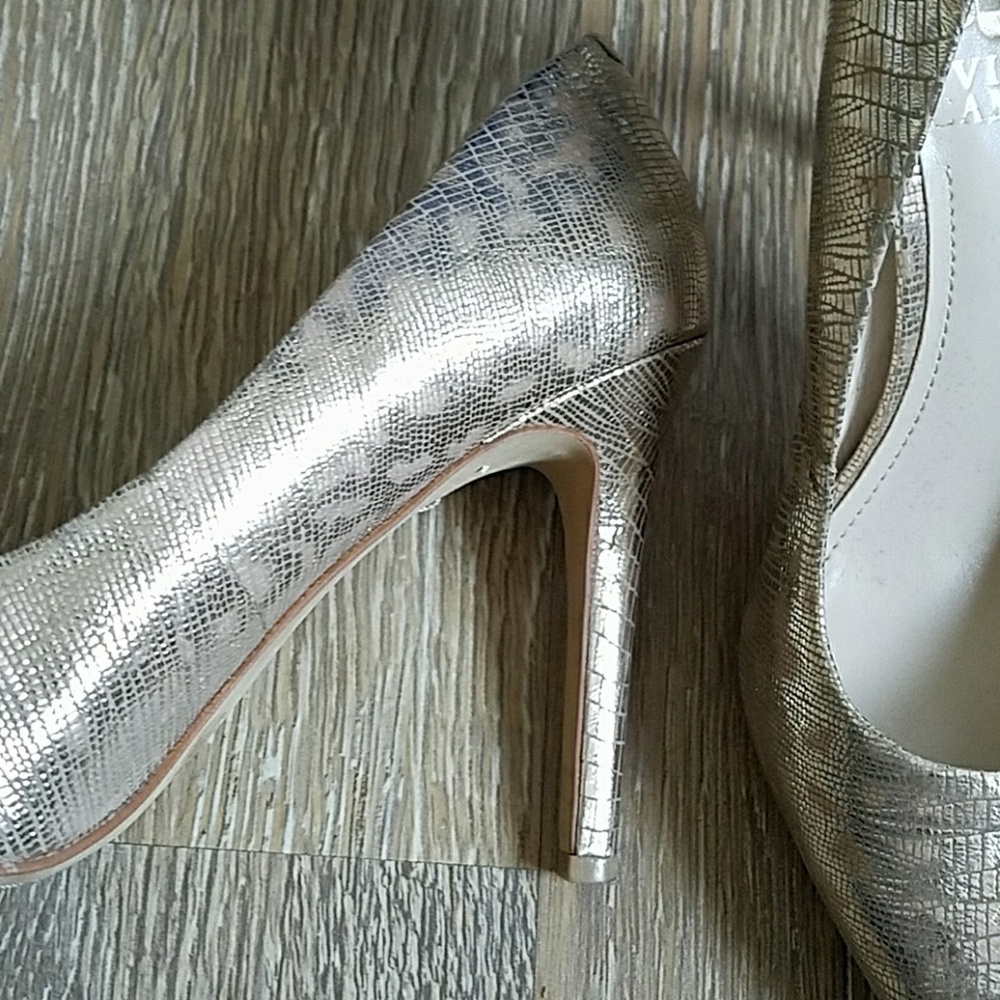 Heels - Picture 4 of 4
