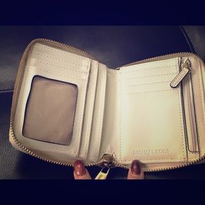 Vanilla Micheal kors wallet