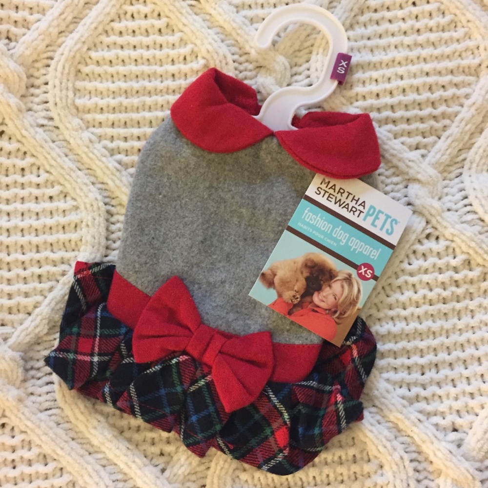 Martha Stewart Pets // Peter Pan collar dog outfit