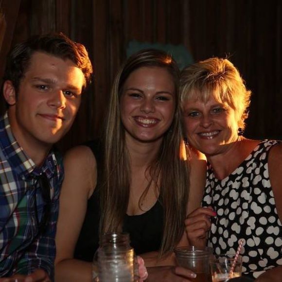 Meet your Posher, Shelby - Picture 1 of 1