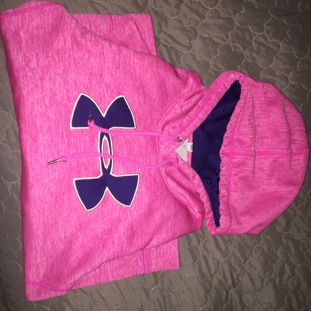 Women’s Under Armour sweatshirt
