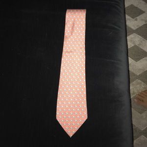 Vineyard vines coral tie