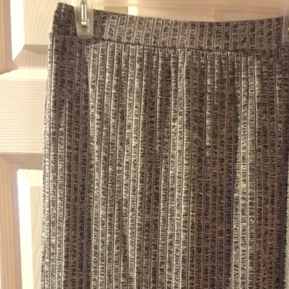 Grey ribbed pencil skirt