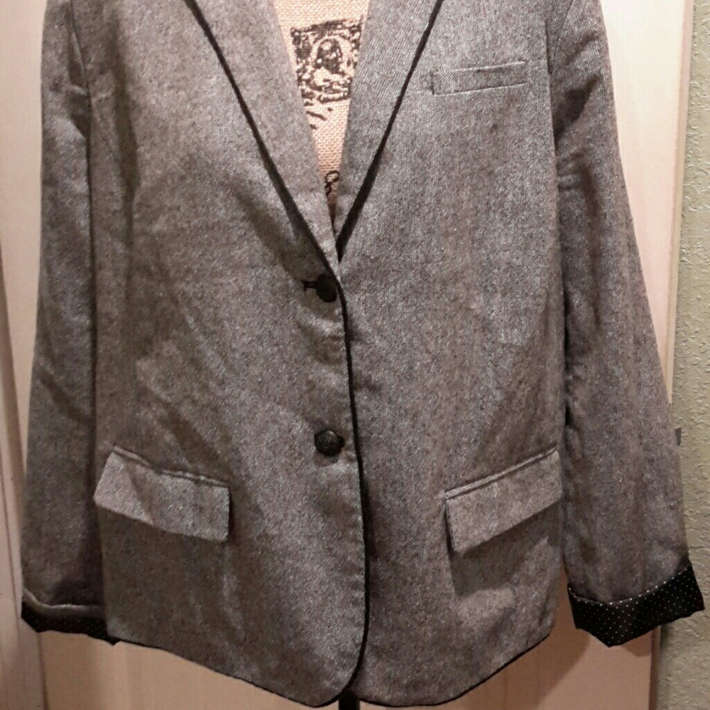 Blazer - Picture 2 of 5