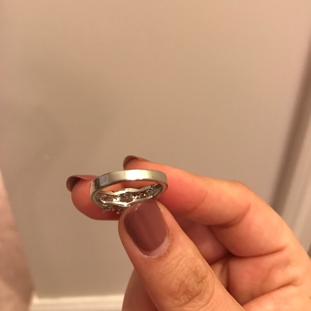 Women's fashion jewelry cubic zirconia ring size 6 - Picture 4 of 4