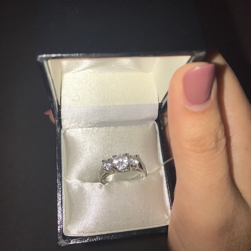 Women's fashion jewelry cubic zirconia ring size 6