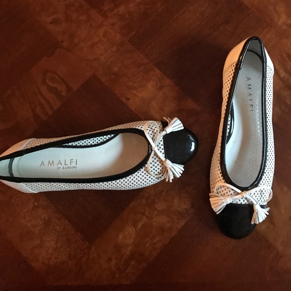 AMALFI by RANGONI White and Black Round Toe Flats