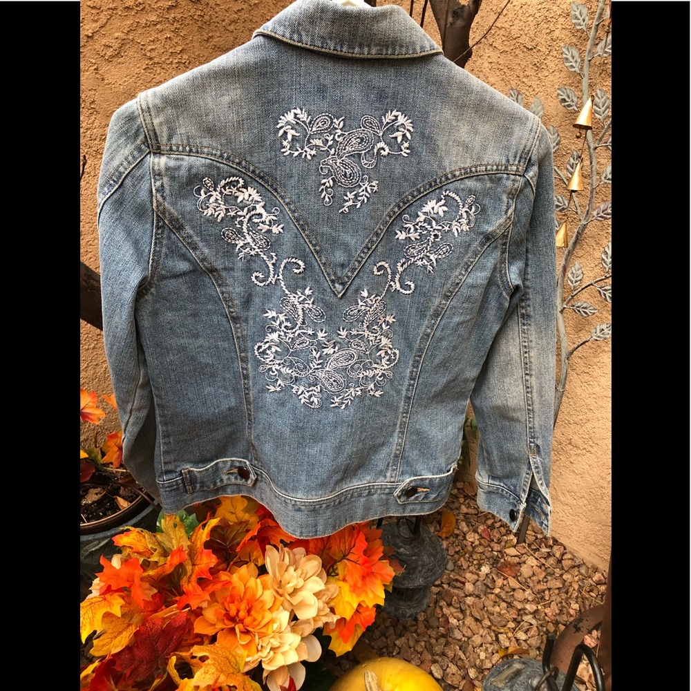Host Pic🎉 Perfect For Fall-Embroidered Jacket 🍁