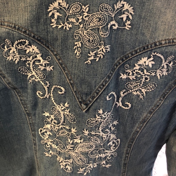Host Pic🎉 Perfect For Fall-Embroidered Jacket 🍁 - Picture 3 of 7