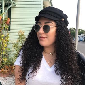 Meet your Posher, Lola