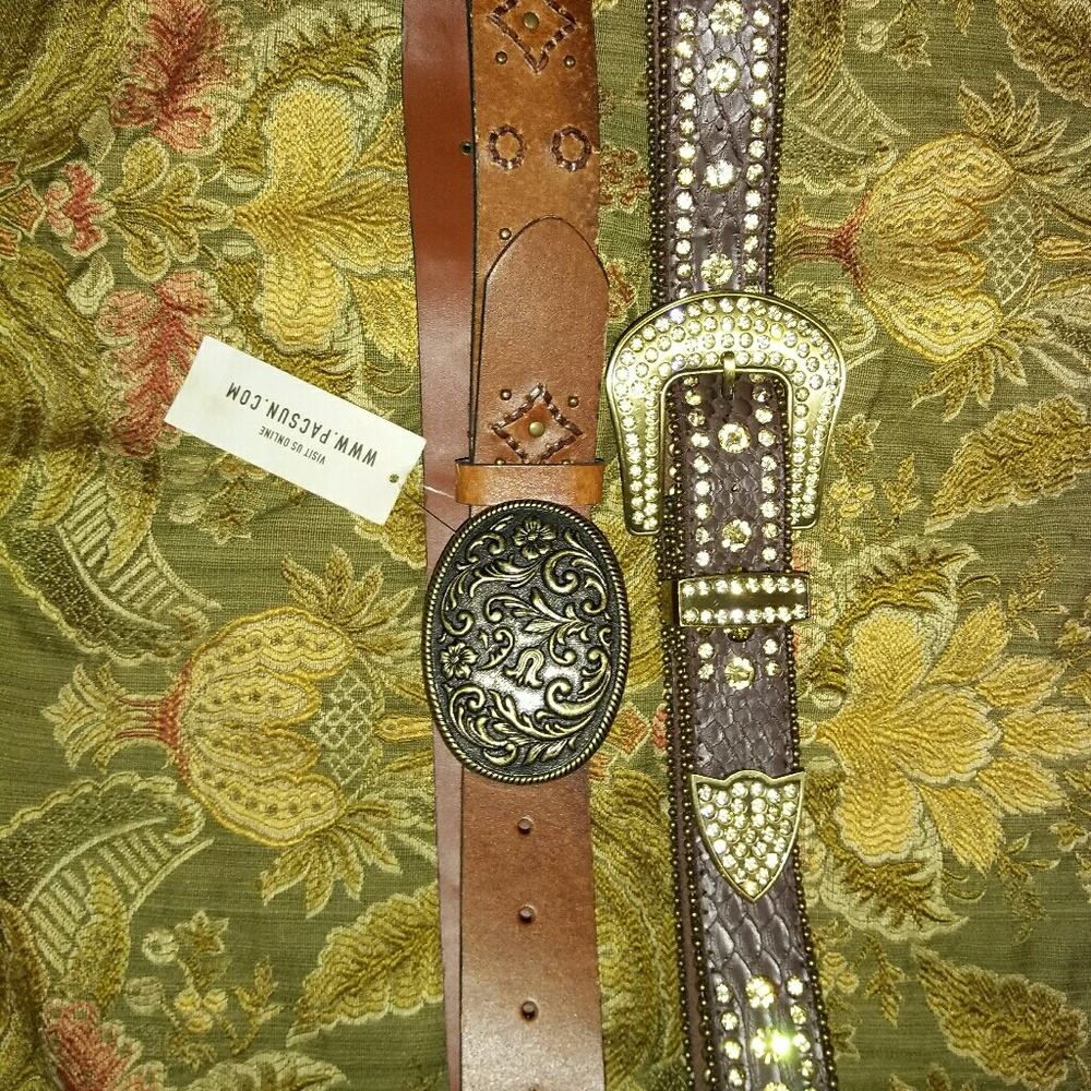 2 sz sm belts NWT & in great condition