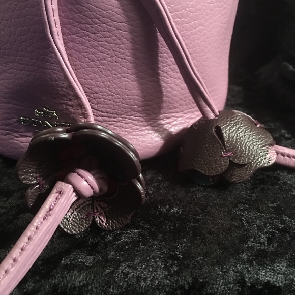 NWT - COACH PEBBLED LEATHER PETAL WRISTLET BAG - Picture 6 of 7