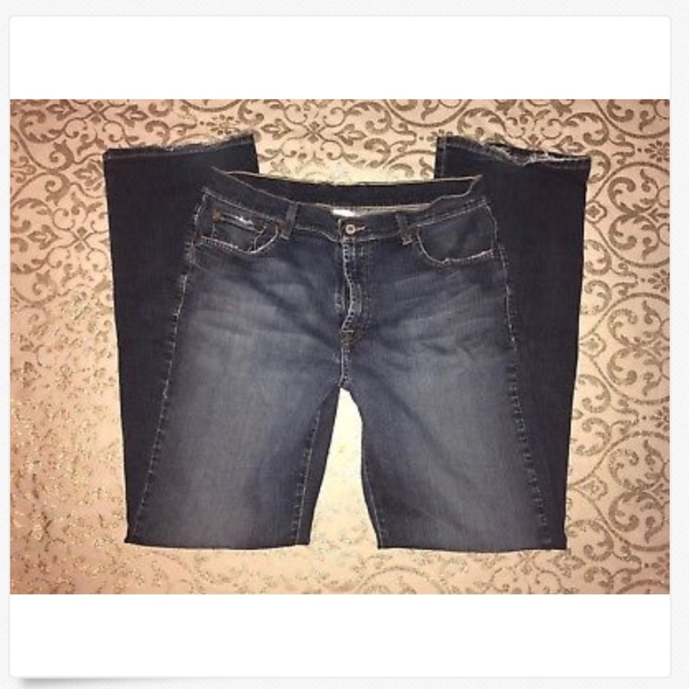 Men's LUCKY BRAND Classic Boot Leg Jeans!
34 x 33