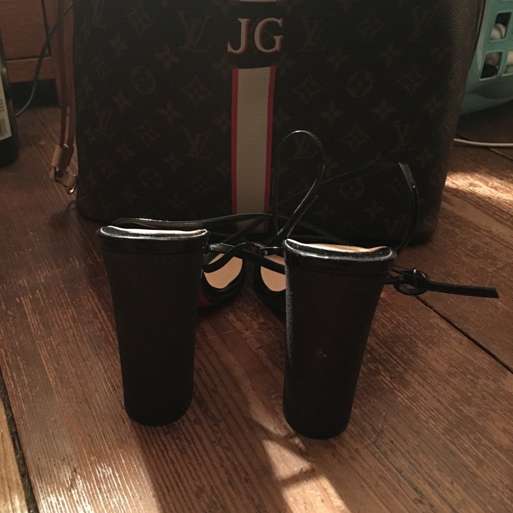 ❌SOLD ON TRADESY❌Christian Louboutin - Picture 4 of 7