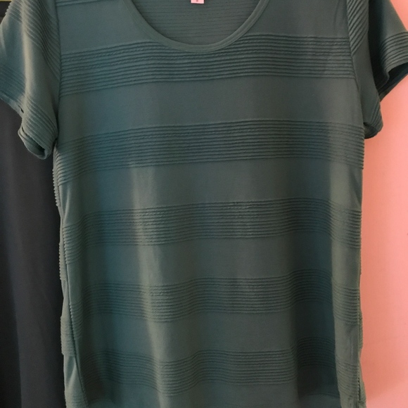 Lula roe Med Classic T - Picture 2 of 3