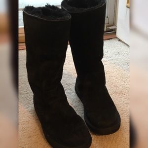 Black ugg boots