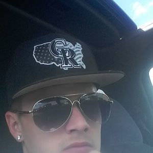 Meet your Posher, Dustin