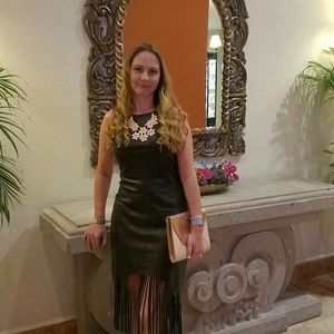 Meet your Posher, Dina