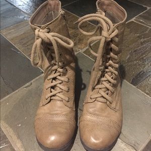 Boots size 7