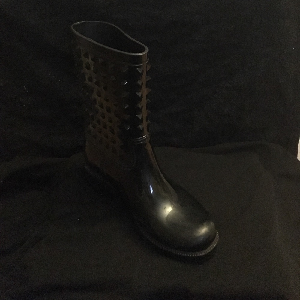Rain boots by Dirty Laundry