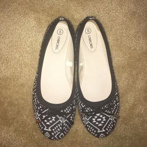 White and black flats