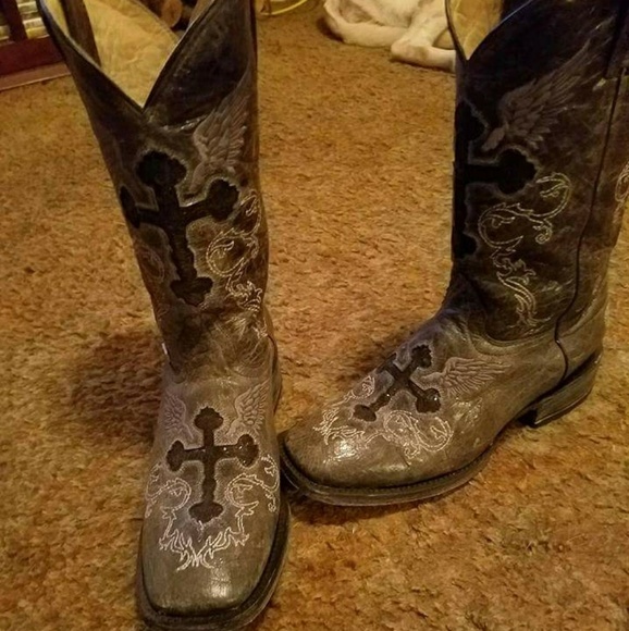 Cross boots - Picture 2 of 2