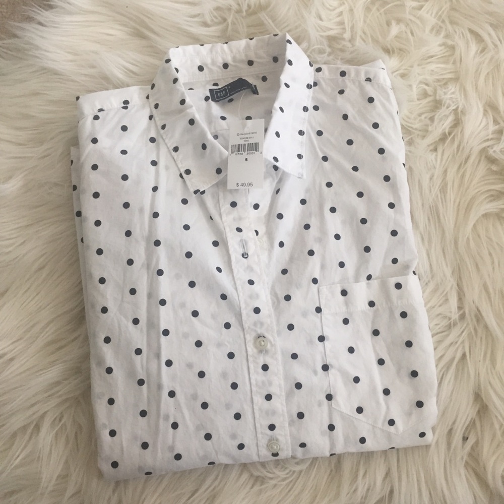 (SOLD) NWT Gap Button-Down - Picture 2 of 6