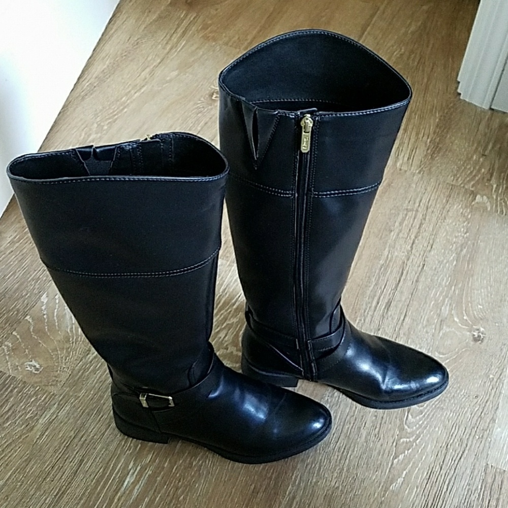 Boots - Picture 2 of 4