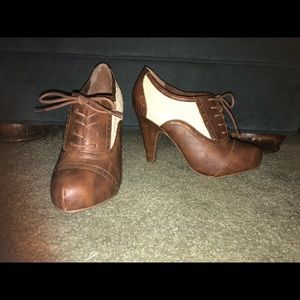 Adorable pair of fall heels