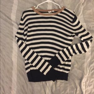Gap size medium black and white sweater