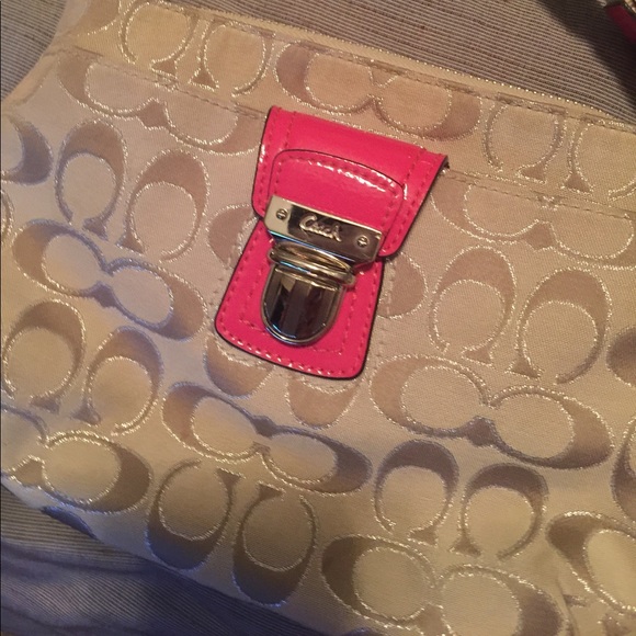 Coach Cross Body Bag - Picture 4 of 6