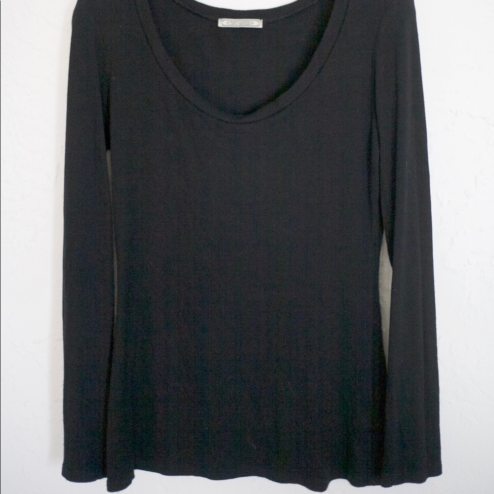 Black Scoop Neck Longsleeve